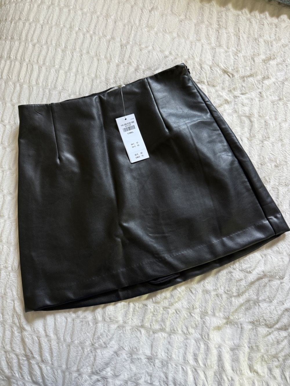 NWT - Abercrombie - Vegan Leather Black Mini Skort